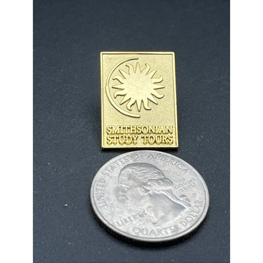 Smithsonian‎ Museum Study Tours Gold Tone Lapel Hat Pin